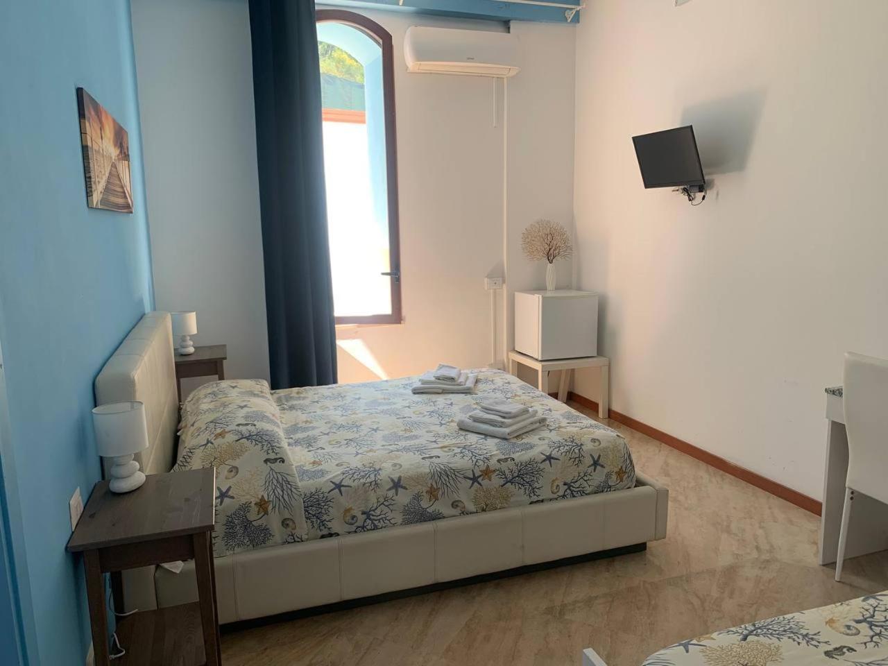 Borgomarino'S Room Cefalù Exterior foto