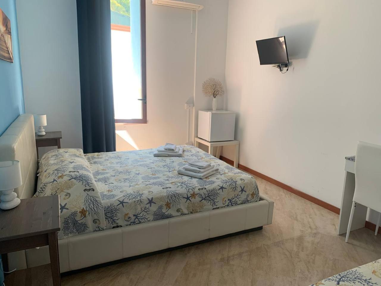 Borgomarino'S Room Cefalù Exterior foto